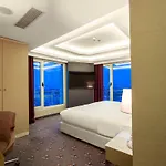 Doubletree By Hilton - Alsancak מלון