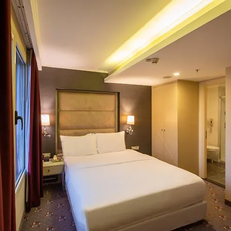 ホテル Doubletree By Hilton - Alsancak 4*