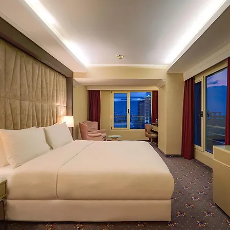 ホテル Doubletree By Hilton - Alsancak 4*