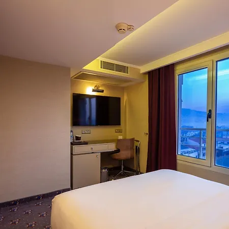 Doubletree By Hilton - Alsancak מלון