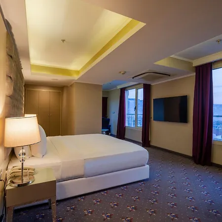 Doubletree By Hilton - Alsancak מלון