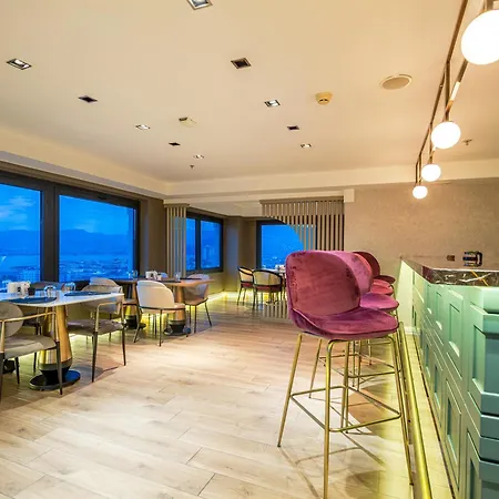 Doubletree By Hilton - Alsancak 호텔