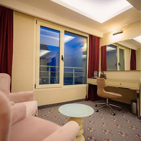 Doubletree By Hilton - Alsancak מלון