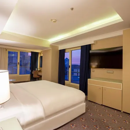 호텔 Doubletree By Hilton - Alsancak 4*