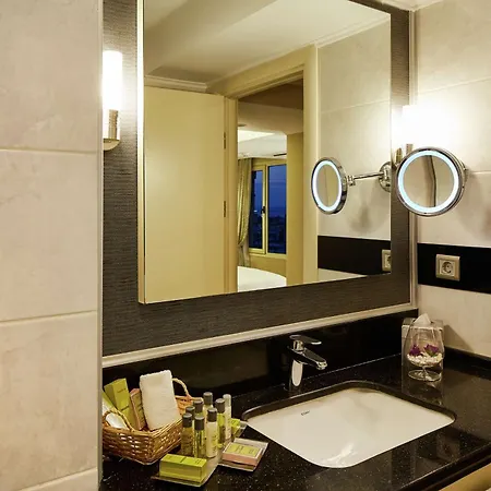 호텔 Doubletree By Hilton - Alsancak 4*