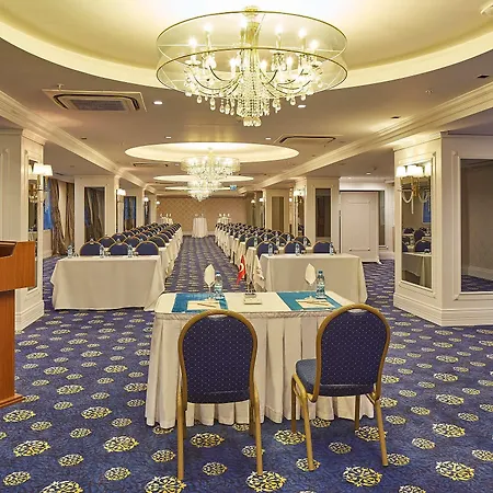 호텔 Doubletree By Hilton - Alsancak 4*