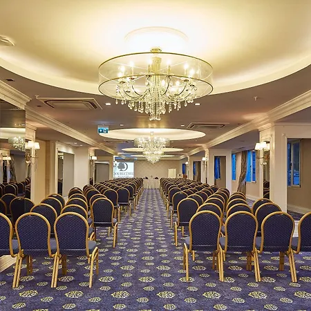 호텔 Doubletree By Hilton - Alsancak