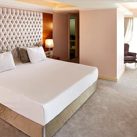 מלון Doubletree By Hilton - Alsancak