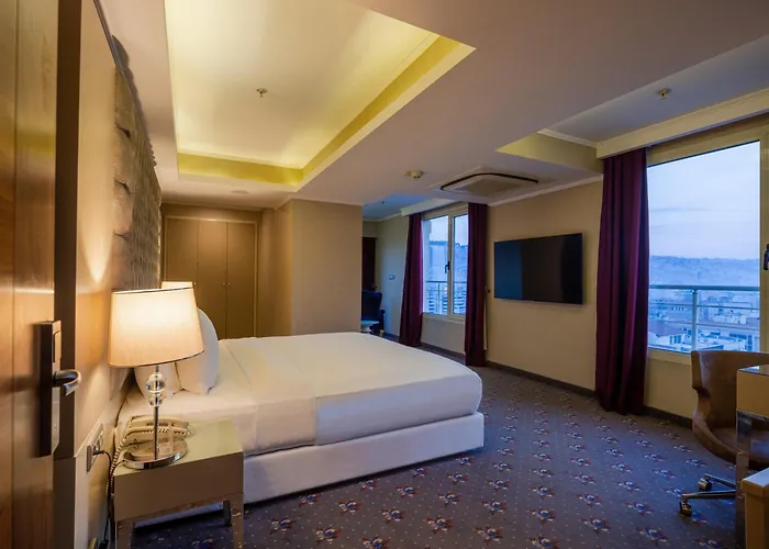 Doubletree By Hilton - Alsancak מלון