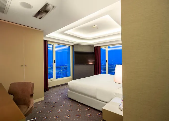 Doubletree By Hilton - Alsancak מלון