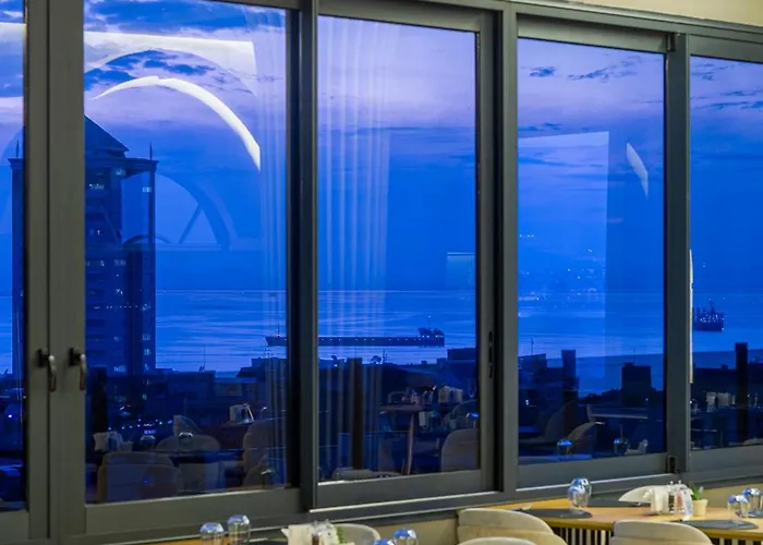 Doubletree By Hilton - Alsancak 4* Измир